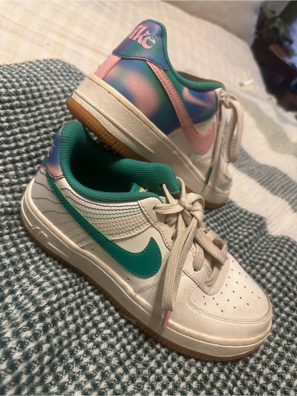 Nike Kids Low-Top Sneakers in White with Teal & Iridescent Pink